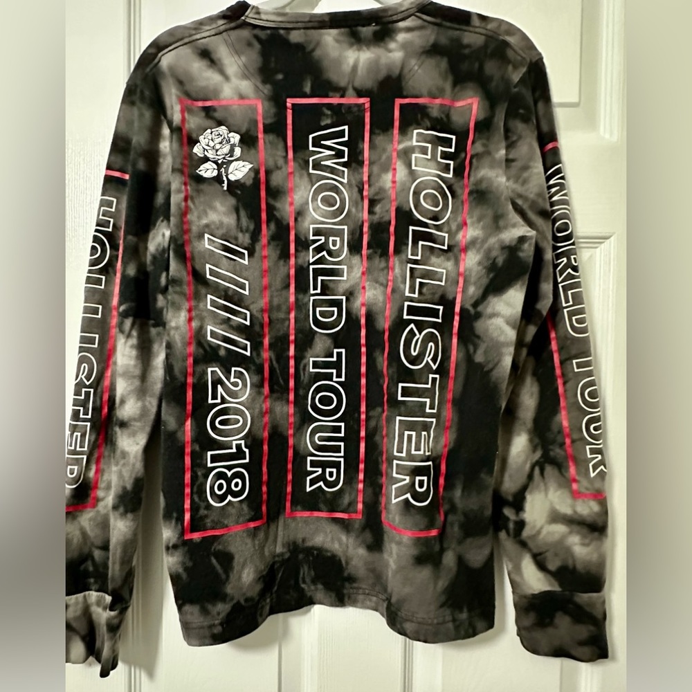 Hollister Men’s Long Sleeve Graphic Tee
